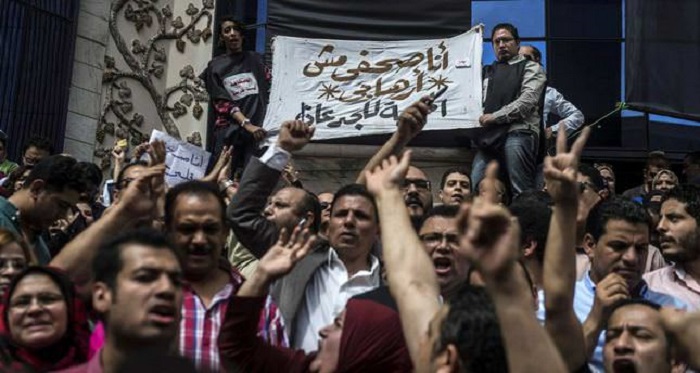 Egypt`s el-Sissi ignores criticism, increases pressur